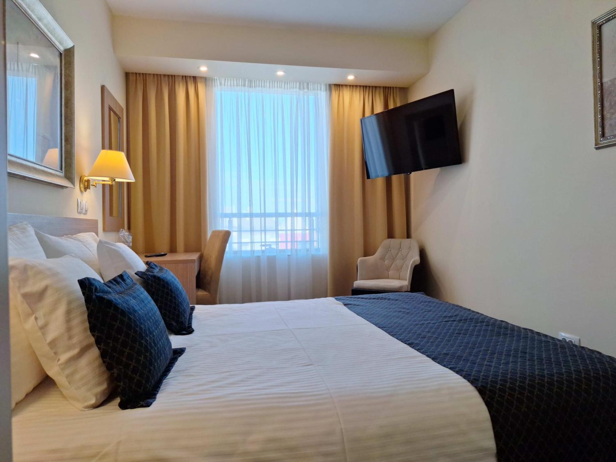 Hotel Monogram Park Ruma Ngoại thất bức ảnh