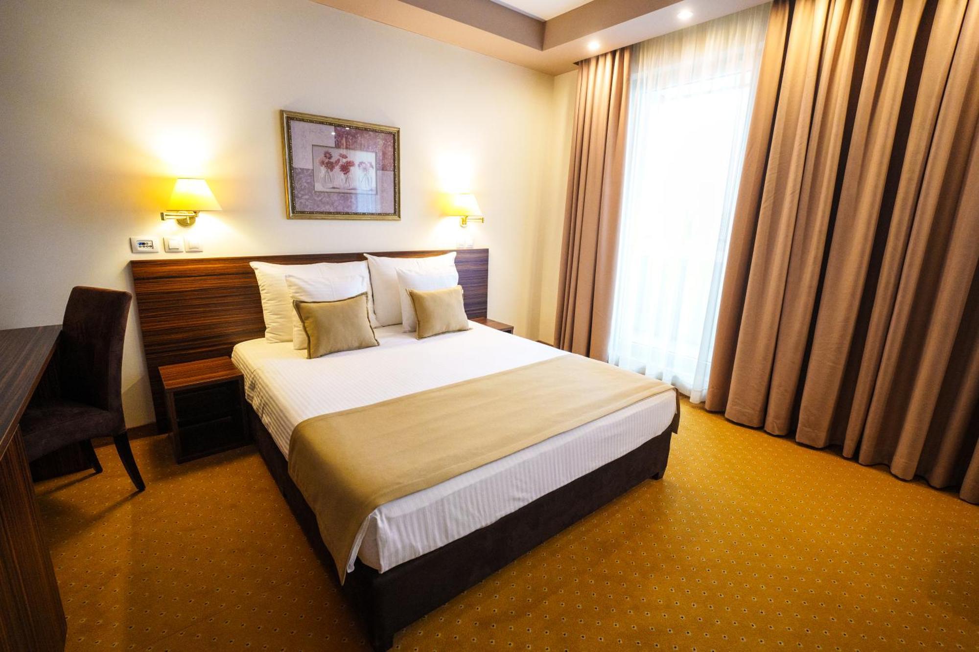 Hotel Monogram Park Ruma Ngoại thất bức ảnh