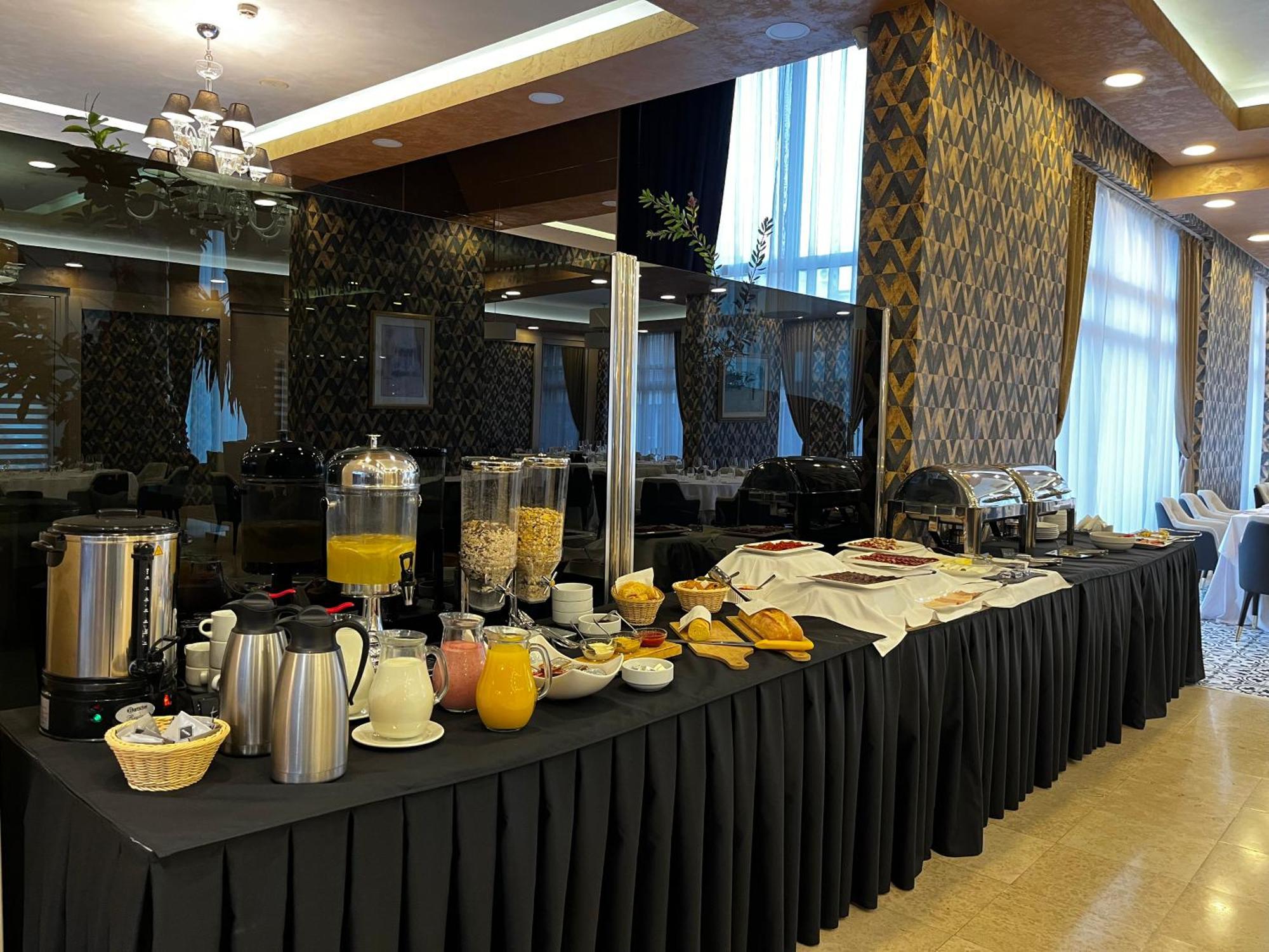 Hotel Monogram Park Ruma Ngoại thất bức ảnh