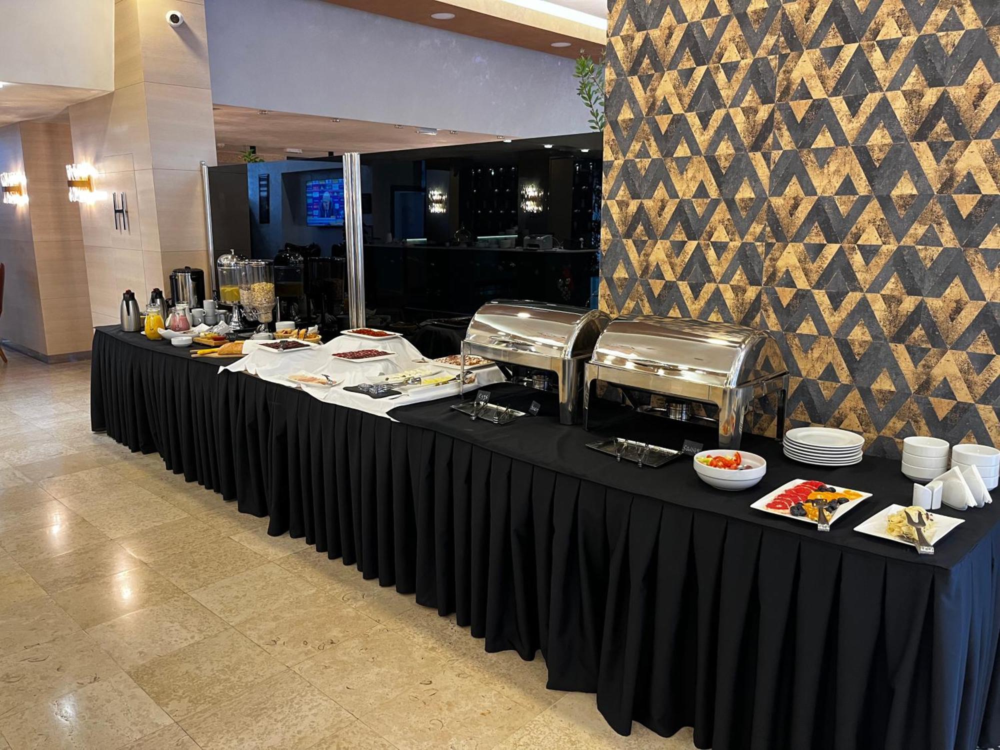 Hotel Monogram Park Ruma Ngoại thất bức ảnh