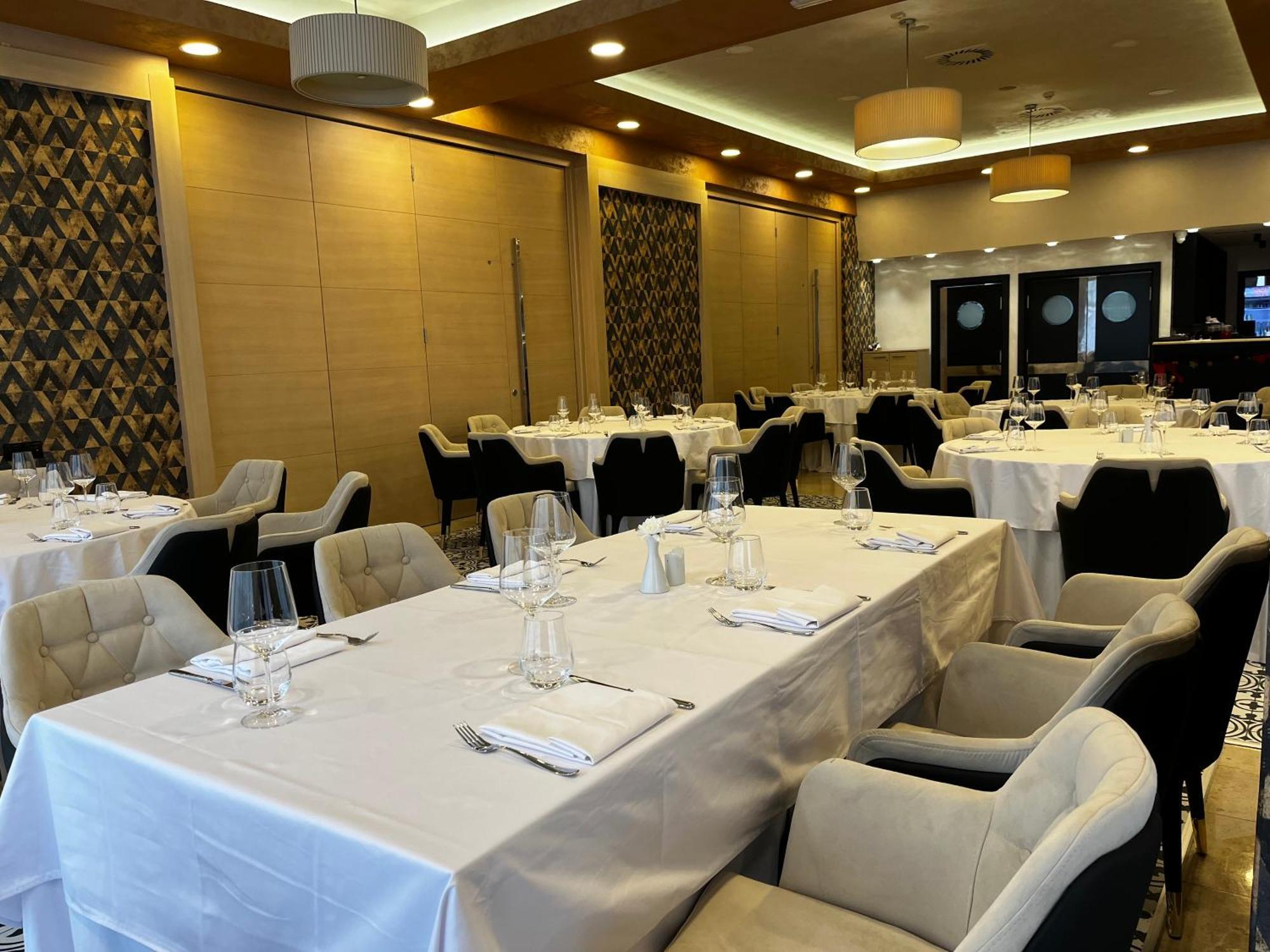 Hotel Monogram Park Ruma Ngoại thất bức ảnh