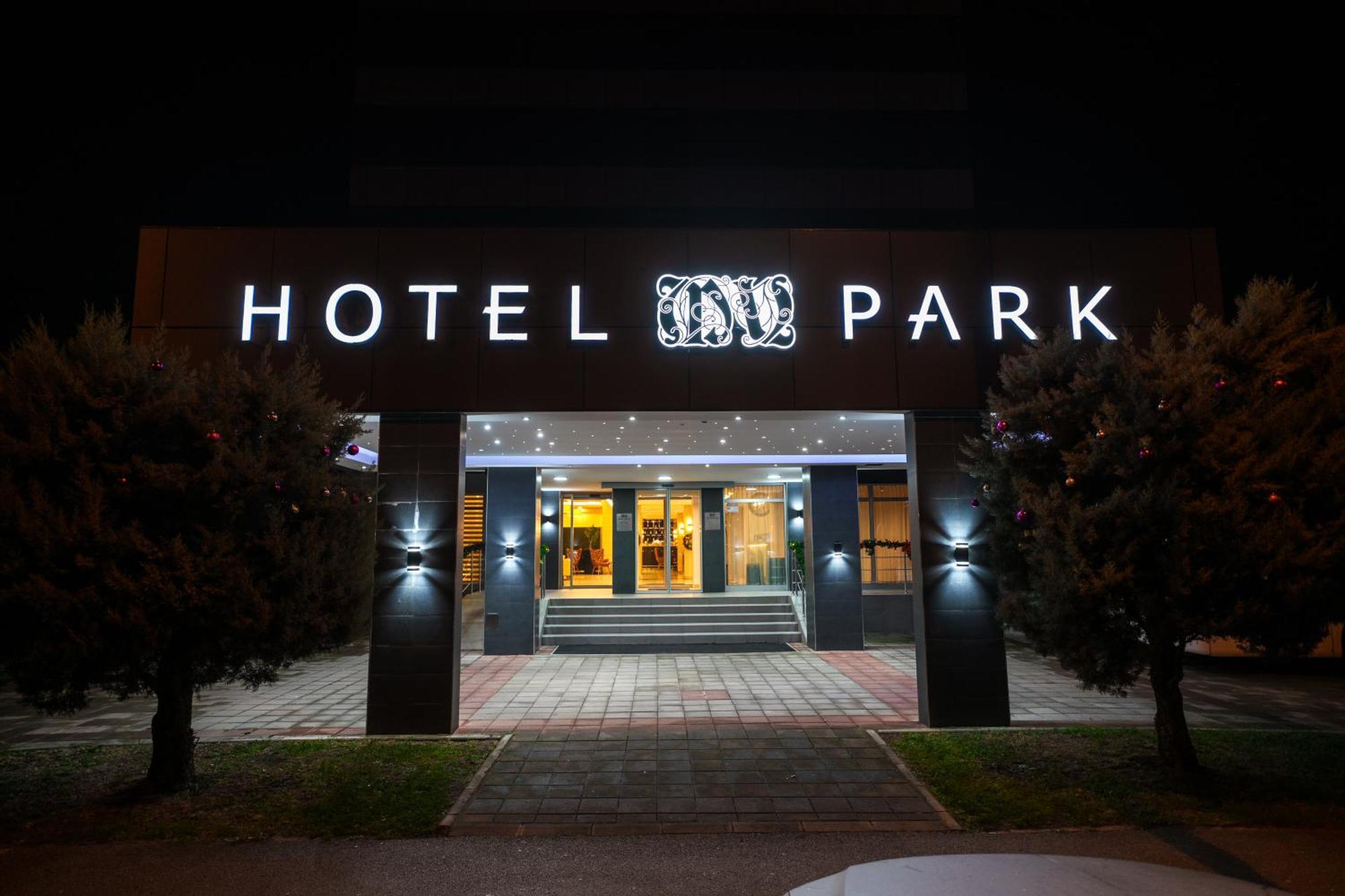 Hotel Monogram Park Ruma Ngoại thất bức ảnh