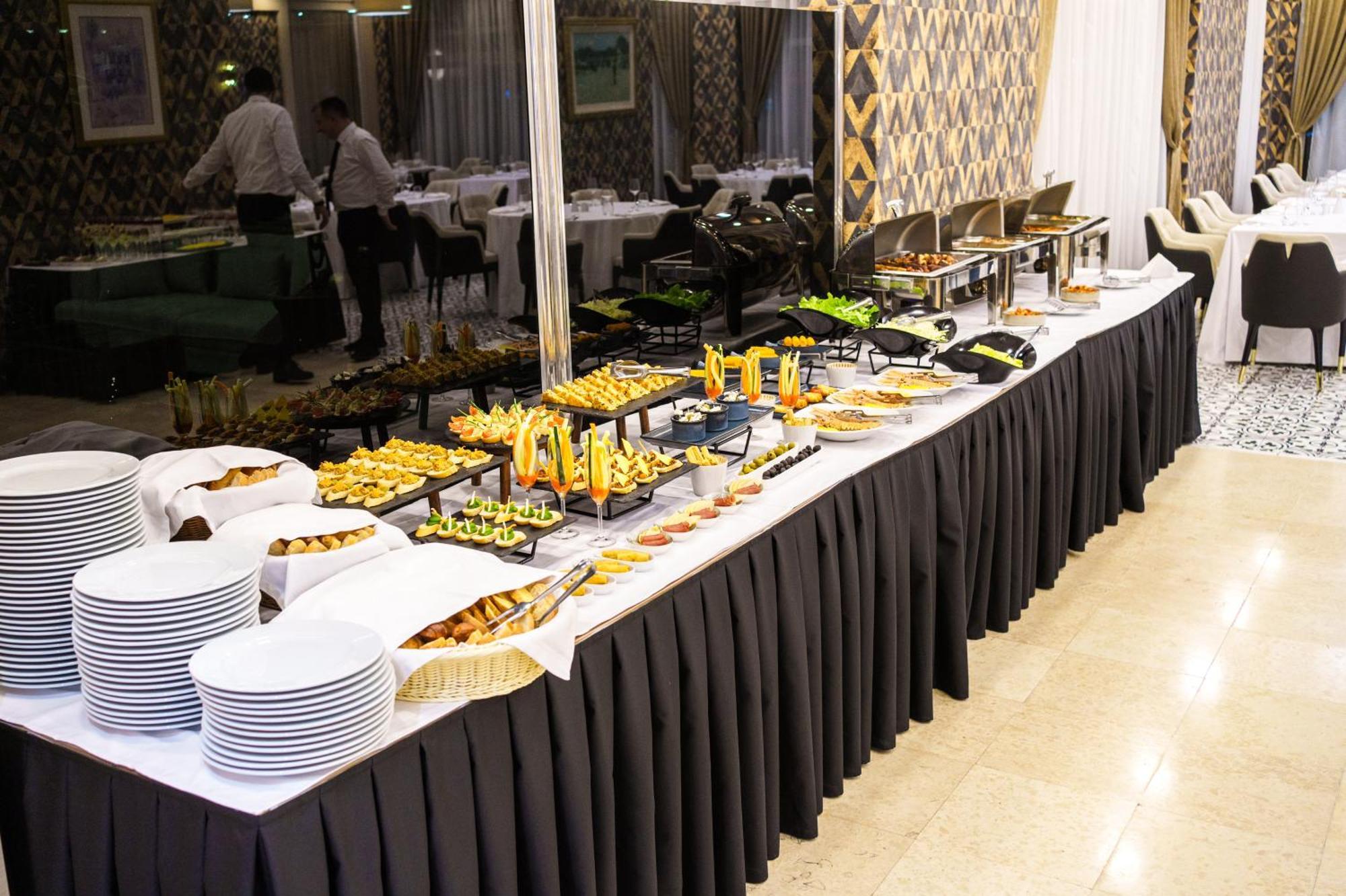 Hotel Monogram Park Ruma Ngoại thất bức ảnh