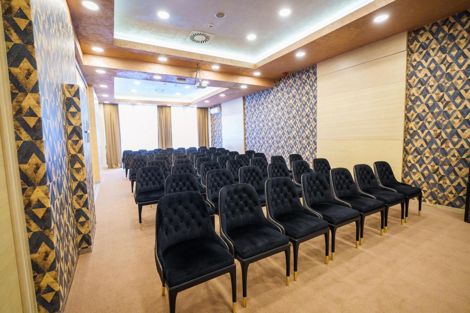 Hotel Monogram Park Ruma Ngoại thất bức ảnh