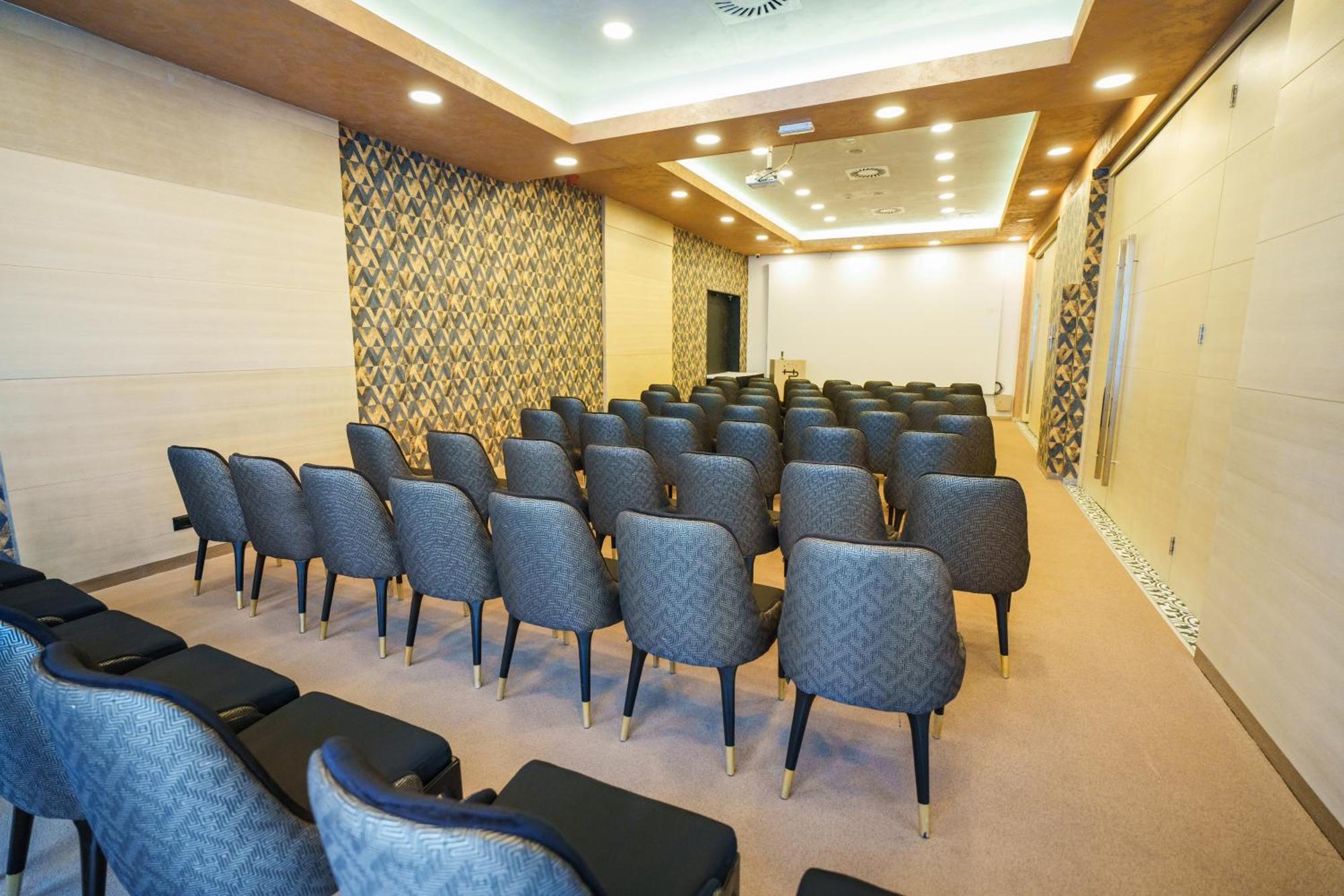 Hotel Monogram Park Ruma Ngoại thất bức ảnh