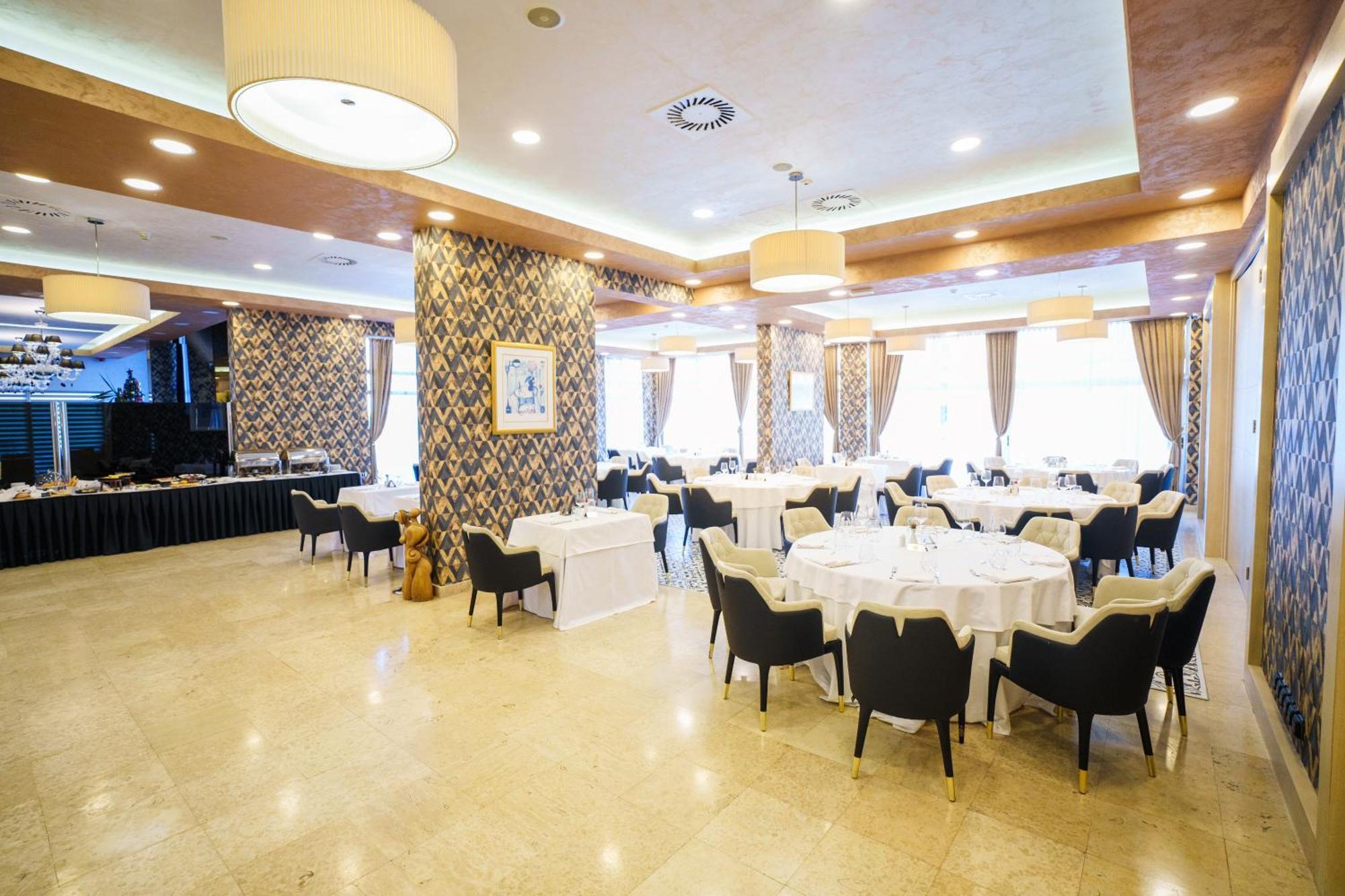 Hotel Monogram Park Ruma Ngoại thất bức ảnh