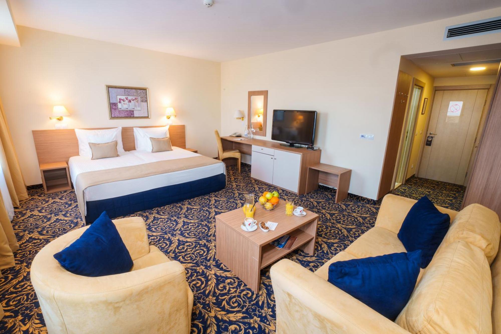Hotel Monogram Park Ruma Ngoại thất bức ảnh