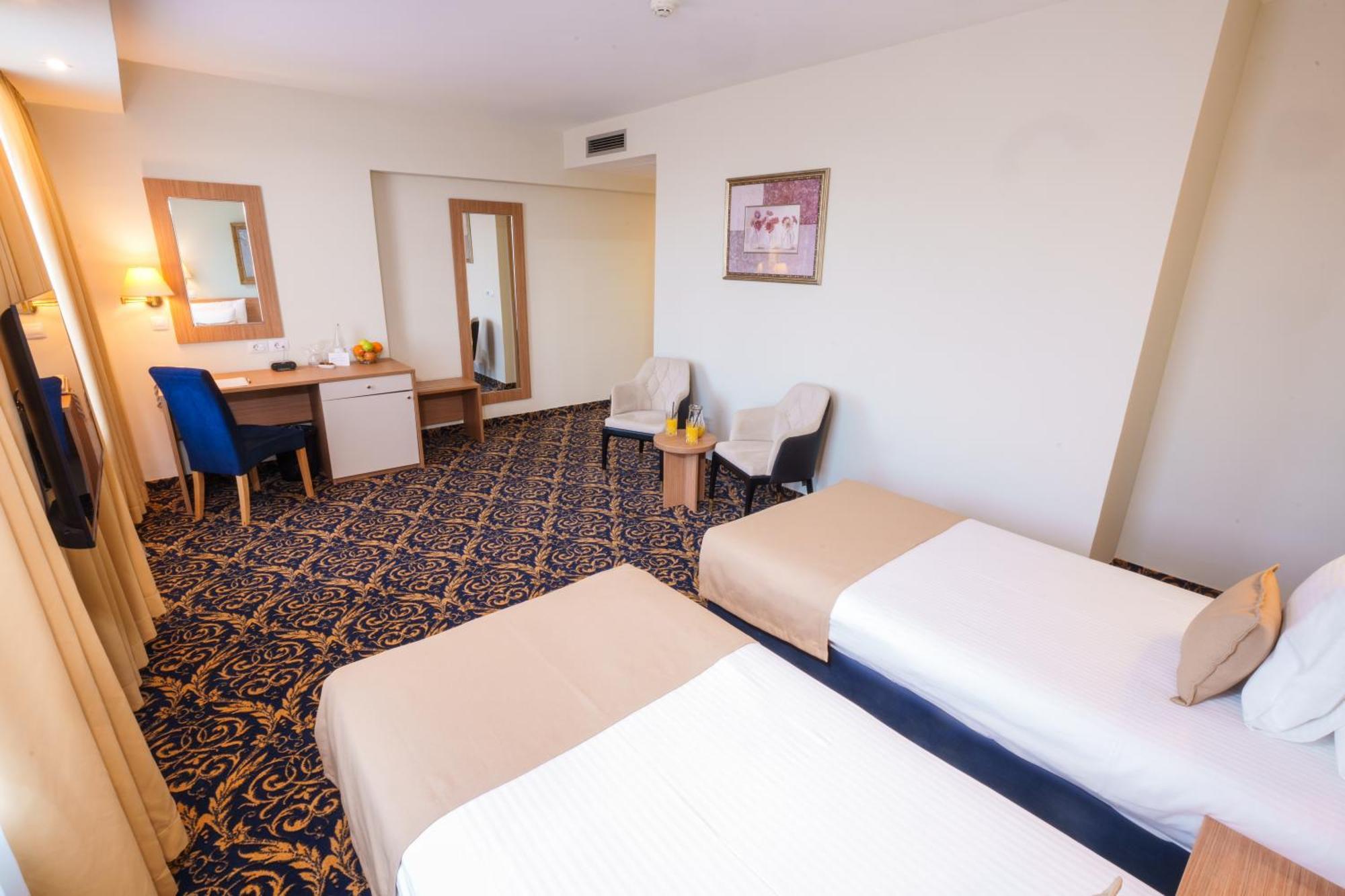 Hotel Monogram Park Ruma Ngoại thất bức ảnh