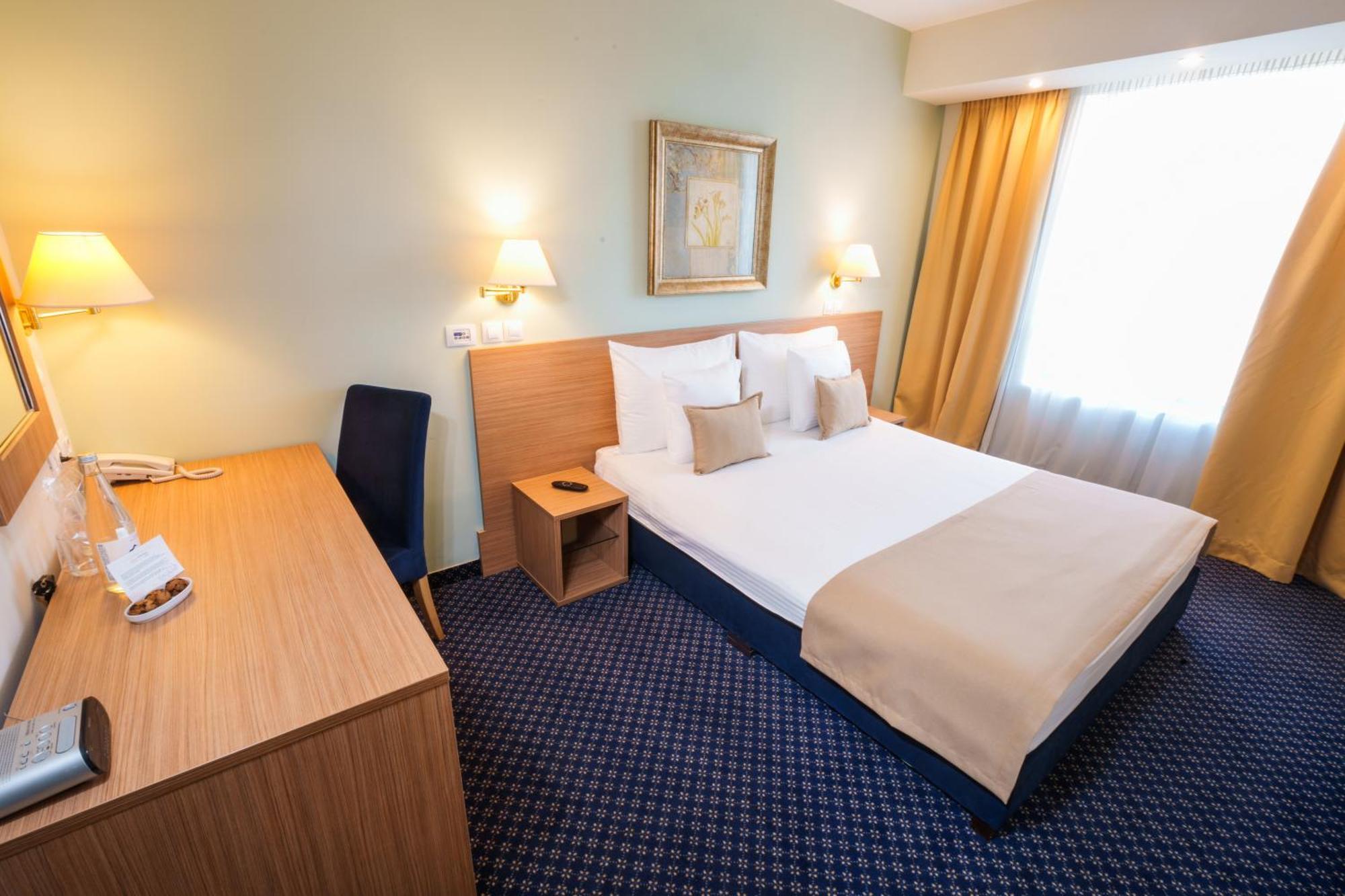 Hotel Monogram Park Ruma Ngoại thất bức ảnh