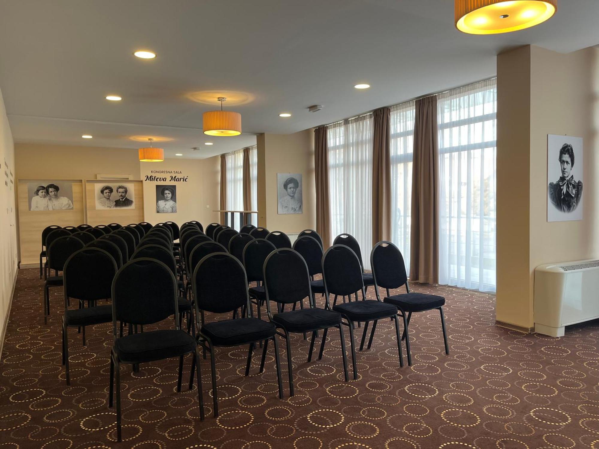 Hotel Monogram Park Ruma Ngoại thất bức ảnh